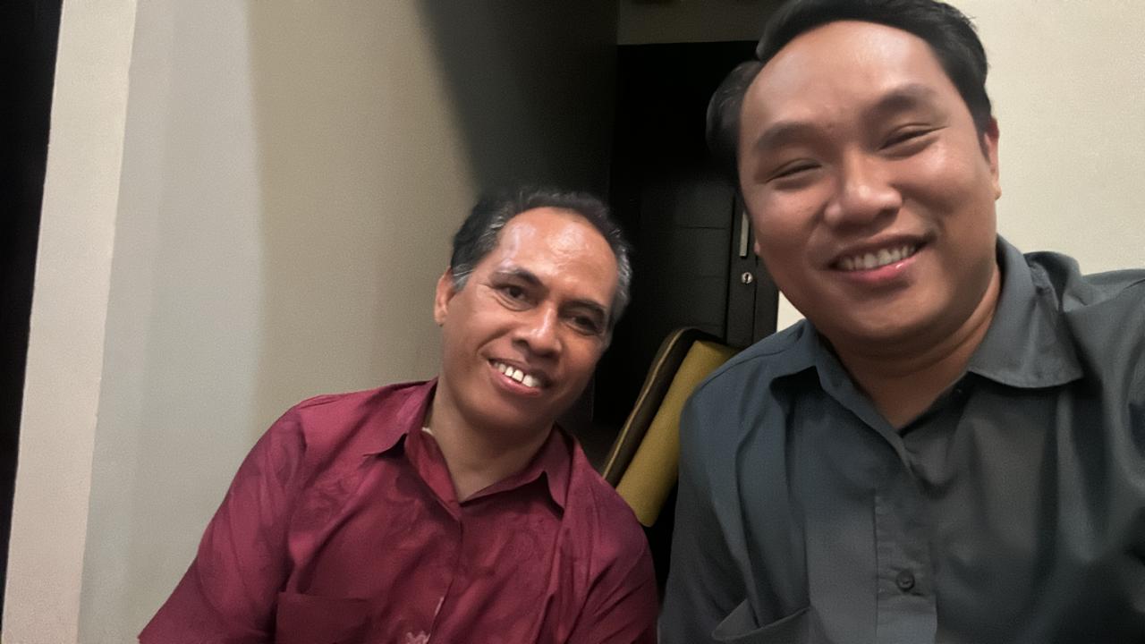 Salah satu anggota bible study mengenai kedatangan Tuhan kedua bersama mama Indah di Kepulauan Rote.